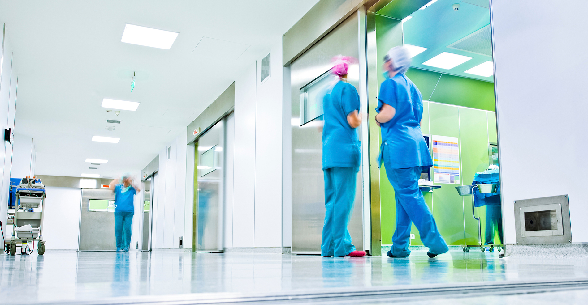 northwoods-surgeons-talking_cropped